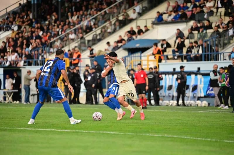 TFF 2’nci lig Kırmızı Grup ’üncü hafta karşılaşmasında Karacabey Belediyespor, sahasında ağırladığı Ankaragücü’ne 4-1 ma