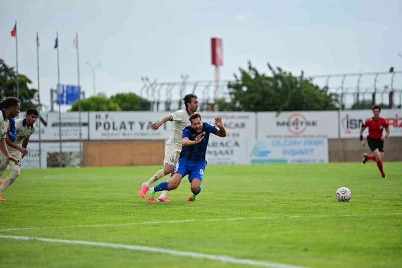 TFF 2’nci lig Kırmızı Grup ’üncü hafta karşılaşmasında Karacabey Belediyespor, sahasında ağırladığı Ankaragücü’ne 4-1 ma