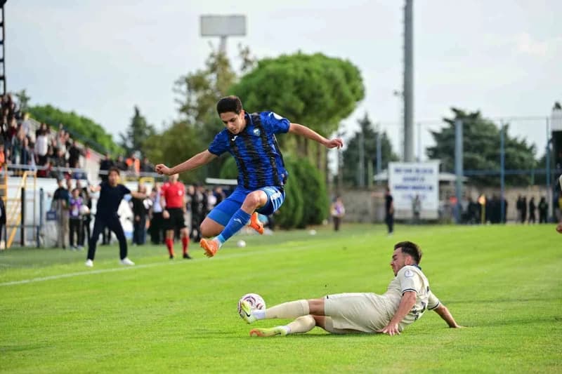 TFF 2’nci lig Kırmızı Grup ’üncü hafta karşılaşmasında Karacabey Belediyespor, sahasında ağırladığı Ankaragücü’ne 4-1 ma