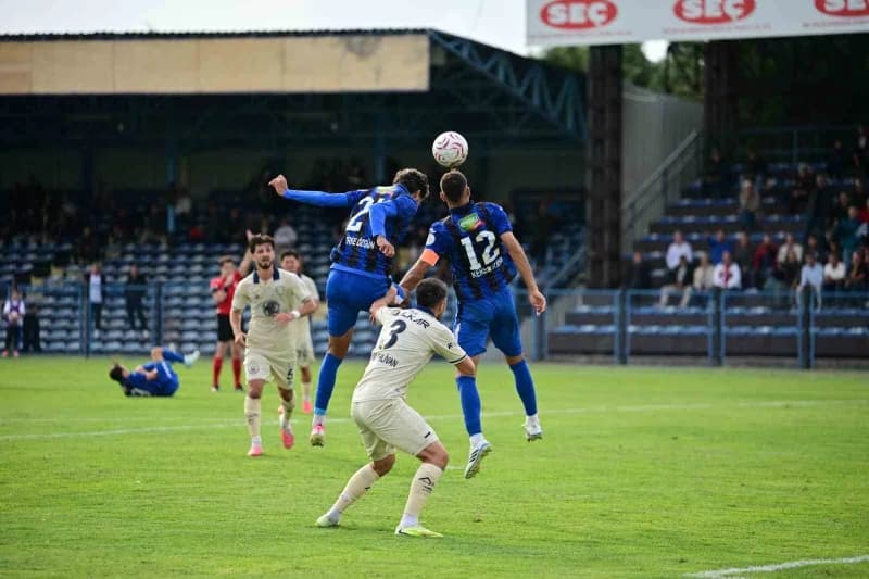 TFF 2’nci lig Kırmızı Grup ’üncü hafta karşılaşmasında Karacabey Belediyespor, sahasında ağırladığı Ankaragücü’ne 4-1 ma