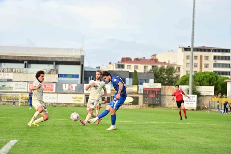 TFF 2’nci lig Kırmızı Grup ’üncü hafta karşılaşmasında Karacabey Belediyespor, sahasında ağırladığı Ankaragücü’ne 4-1 ma