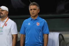 TFF 3. Lig 2. Grup maçında Karşıyaka ve Gaziemirspor oyuncuları Alsancak Mustafa Denizli Stadı'nda mücadele ediyor