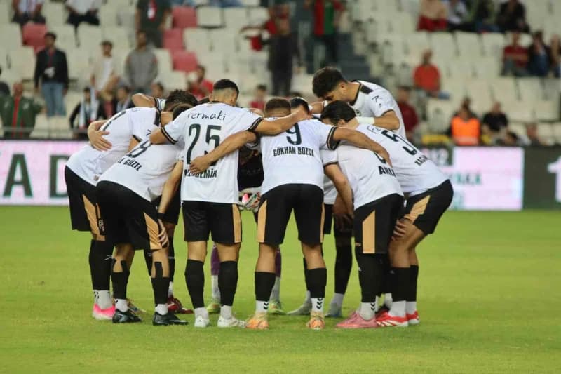 TFF 3. Lig 2. Grup 4. Hafta mücadelesinde Karşıyaka, sahasında Gaziemirspor’a 1-0 mağlup oldu.