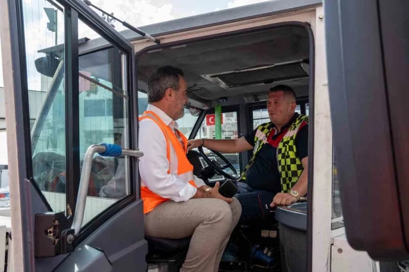 Yoğun yaz sezonunun ardından Antalya Havalimanı’nda çalışma arkadaşlarıyla bir araya gelen TGS Genel Müdürü Doç. Dr. İbr