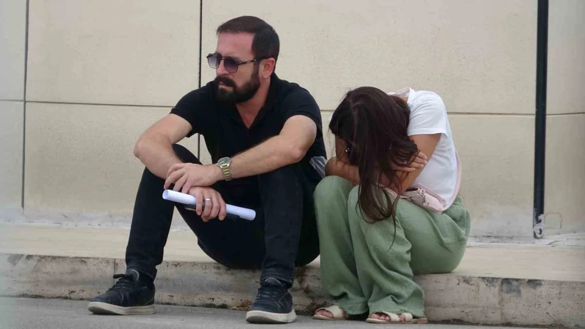 Antalya’nın Manavgat ilçesinde dün akşam tırın devrilmesi sonucu altında dorsenin altında kalarak hayatını kaybeden 2 ka