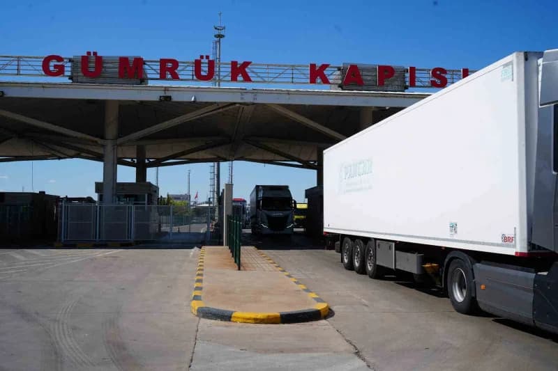 Tarım ve Orman Bakanı İbrahim Yumaklı, Edirne'de yaptığı açıklamada Avrupa ülkelerine taşımacılık yapan tır şoförlerinin