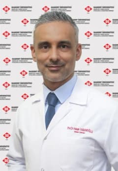 Tiroid kanseri hakkında bilgi veren Prof. Dr. Hakan Yabanoğlu Adana'da açıklama yapıyor