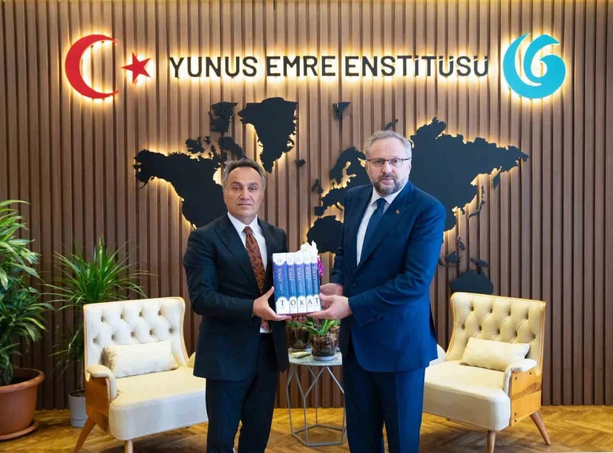 Tokat Gaziosmanpaşa Üniversitesi (TOGÜ) Rektörü Prof. Dr. Fatih Yılmaz, Yunus Emre Enstitüsü Başkanı Prof. Dr. Selim Arg