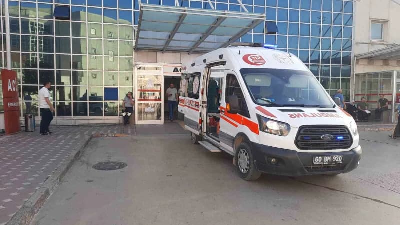 Tokat’ta gece saatlerinde sulama kanalına uçan otomobilde sıkışan 2 kişi hayatını kaybetti.