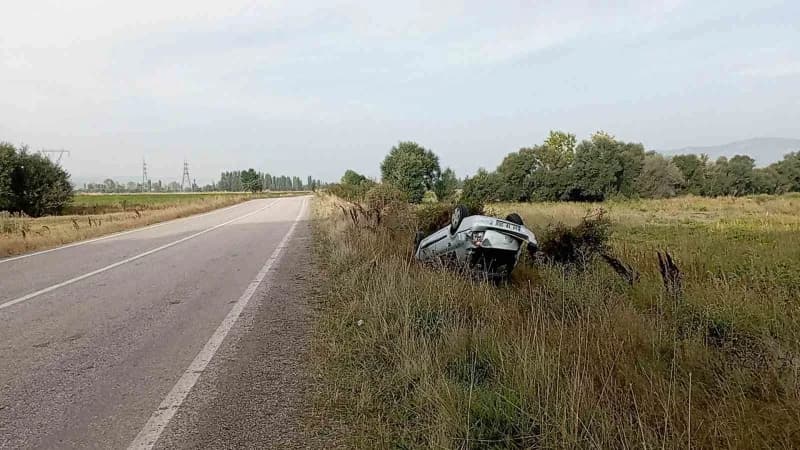 Tokat Yeşilyurt'ta takla atan otomobilin kazadan sonra ters dönmüş hali