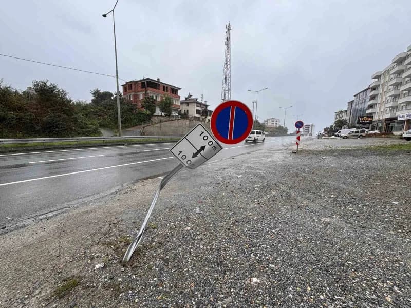 Kaza, Arsin ilçesi Yanbolu mevkiinde meydana geldi. 17 yaşındaki m.t.'nin kullandığı motosiklet, kontrolden çıkarak yol