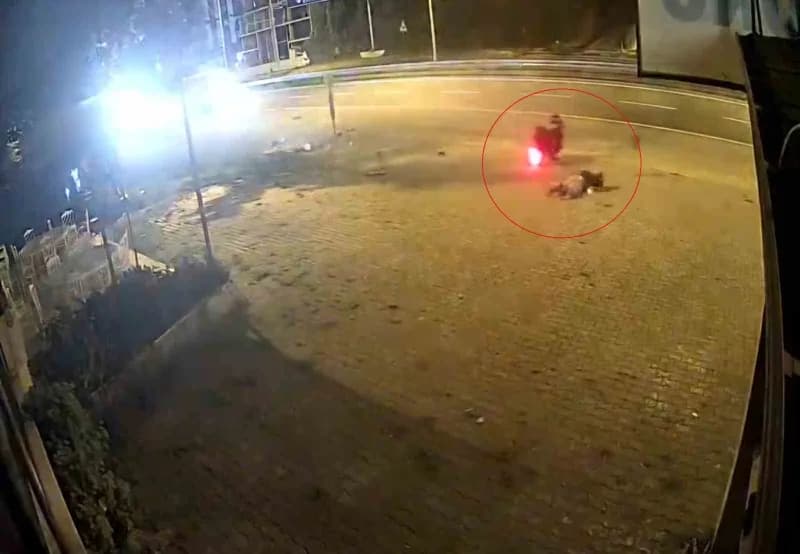 Trabzon'un Arsin ilçesinde motosikletin yol kenarındaki trafik levhasına çarpması sonucu meydana gelen kazada 17 yaşında