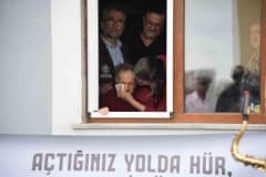 Trabzon'da Gaziler Günü kapsamında bando eşliğinde ev ziyaretleri yapan ekipler ve gaziler