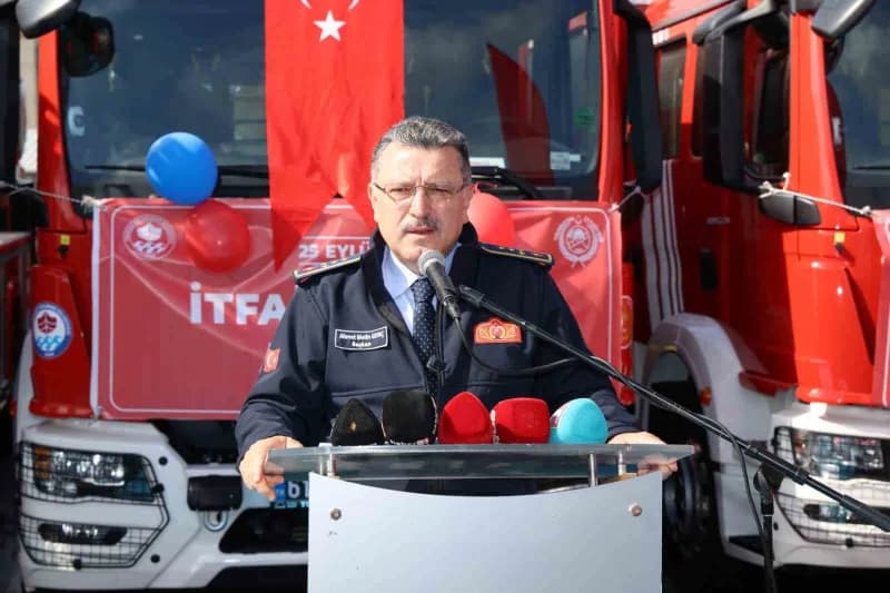 Trabzon Büyükşehir Belediye Başkanı Ahmet Metin Genç, 25 Eylül-1 Ekim tarihleri arasında kutlanan İtfaiye Haftası dolayı