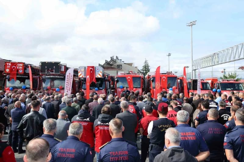 Trabzon Büyükşehir Belediye Başkanı Ahmet Metin Genç, 25 Eylül-1 Ekim tarihleri arasında kutlanan İtfaiye Haftası dolayı