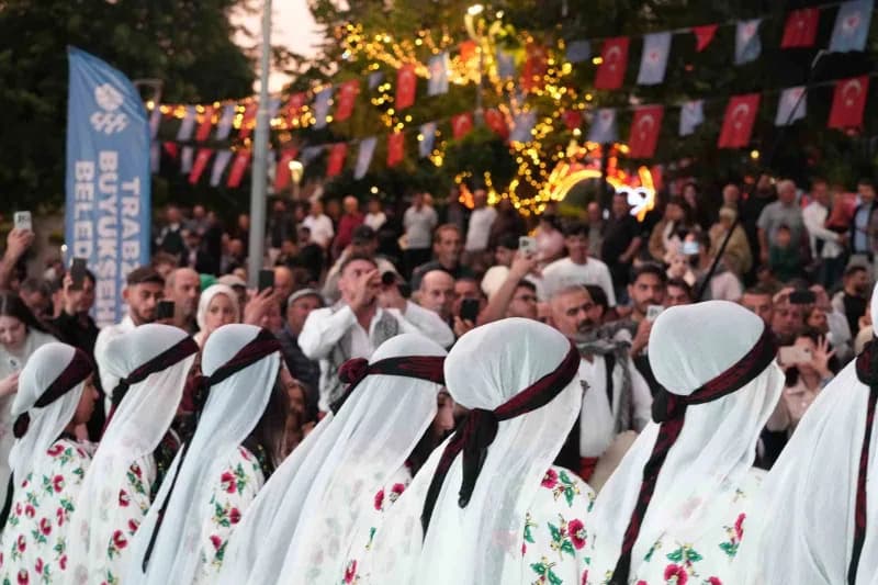 Trabzon ile Mardin arasındaki gönül köprüsünü pekiştirmek amacıyla Mardin Trabzonspor Taraftar Derneği iş birliğiyle Tra
