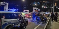 Trabzon Ortahisar'da trafik ekipleri tarafından durdurulan abart egzozlu ve modifiyeli araçlar