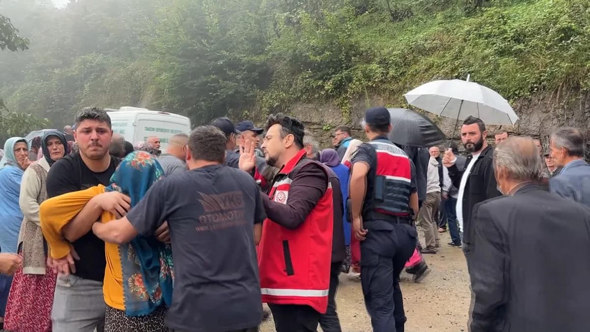 Çağlayan Mahallesi'nde meydana gelen toprak kaymasında bir işçi hayatını kaybetti.