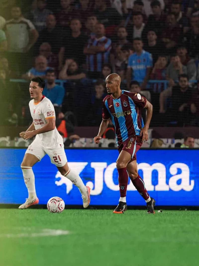 Trendyol Süper Lig maçında Trabzonspor ile Galatasaray arasında oynanan karşılaşmanın ilk yarısı
