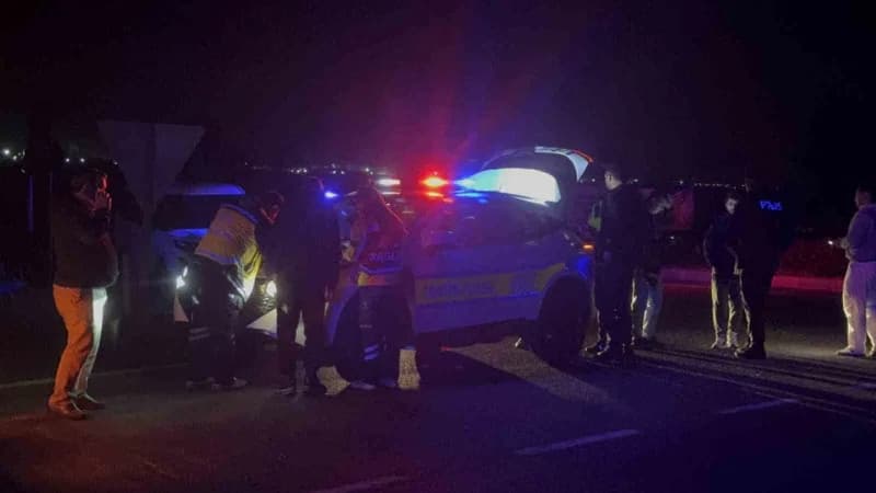Tekirdağ Muratlı çevreyolunda Kırkkepenekli kavşağında devrilen araç ve trafik ekipleri