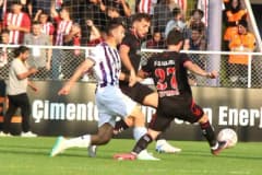 Trendyol 1. Lig maçında Ankara Keçiörengücü ve Sivasspor futbolcuları mücadele ediyor