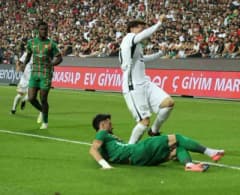 Diyarbakır'da Trendyol Süper Lig maçında Amed Sportif Faaliyetler ve Beşiktaş futbolcuları mücadele ediyor