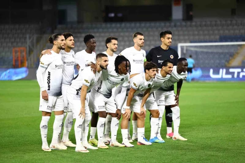 Trendyol Süper Lig'in 6. Haftasında Başakşehir, sahasında Gençlerbirliği ile karşılaşıyor. Mücadelenin 15 dakikası ev sa
