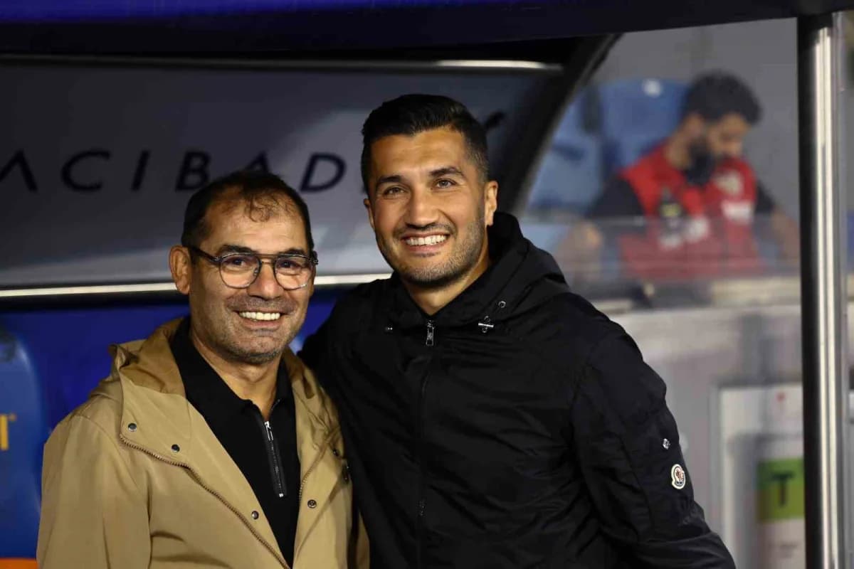 Trendyol Süper Lig'in 6. Haftasında Başakşehir, sahasında Gençlerbirliği ile karşılaşıyor. Mücadelenin 15 dakikası ev sa