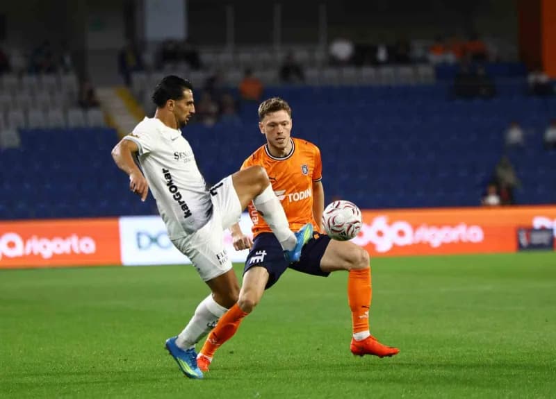 Trendyol Süper Lig'in 6. Haftasında Başakşehir, sahasında Gençlerbirliği ile karşılaşıyor. Mücadelenin 15 dakikası ev sa