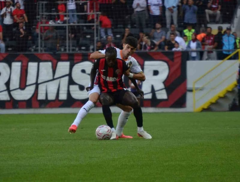 Trendyol Süper Lig'in 6. Haftasında Çorum FK, sahasında Corendon Alanyapor ile karşı karşıya geliyor. Mücadelenin 15 dak