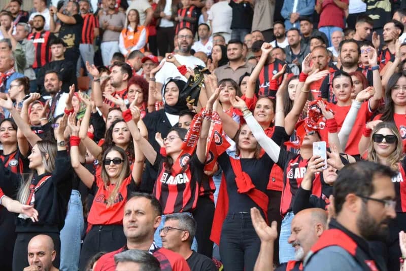 Trendyol Süper Lig'in 6. Haftasında Çorum FK, sahasında Corendon Alanyapor ile karşı karşıya geliyor. Mücadelenin 15 dak