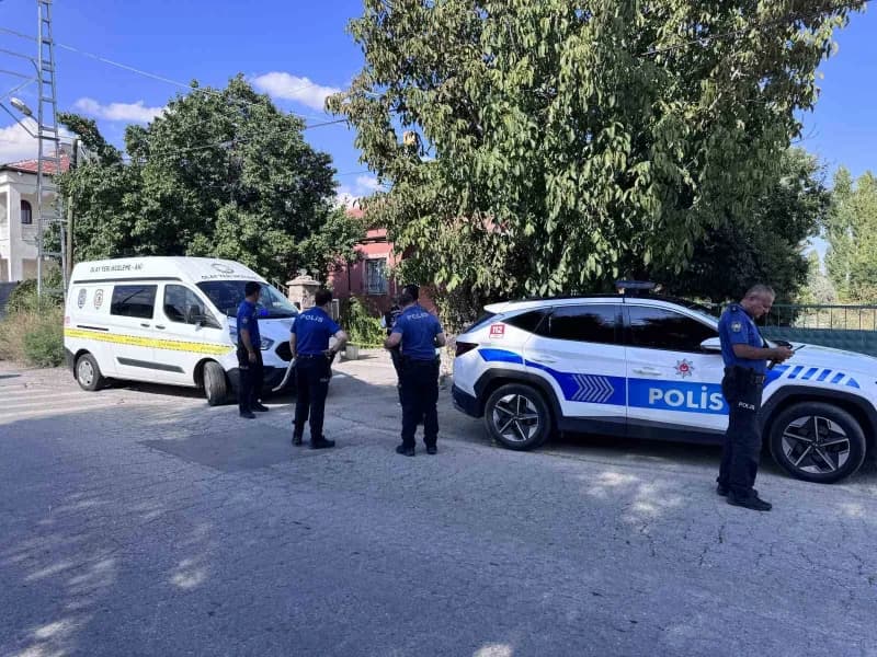Polis n.k.'nin nasıl yaralandığının tespit edilmesi için evde inceleme yaptı.