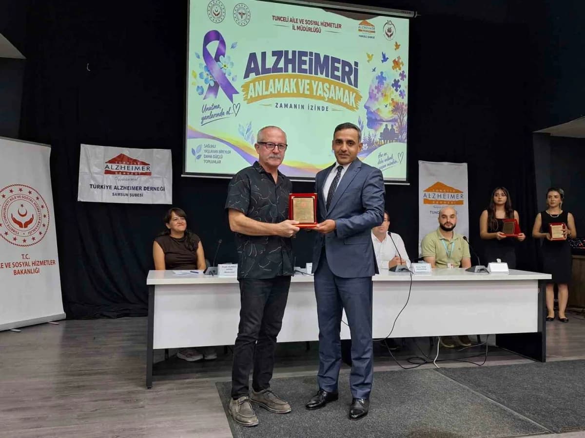 Tunceli’de 21 Eylül Dünya Alzheimer Günü kapsamında düzenlenen panelde Alzheimer Hastalığı, sağlıklı yaşlanma ve hasta y