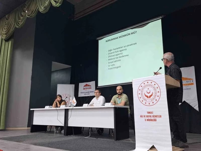 Tunceli’de 21 Eylül Dünya Alzheimer Günü kapsamında düzenlenen panelde Alzheimer Hastalığı, sağlıklı yaşlanma ve hasta y