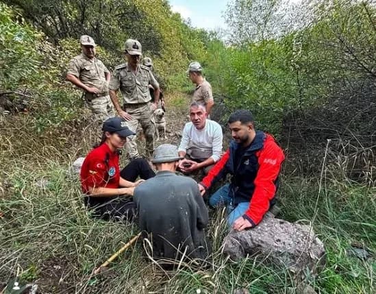 Tunceli Pülümür ilçesinde kaybolan Alzheimer hastası yaşlı adamın bulunması sonrası ekiplerin çalışması