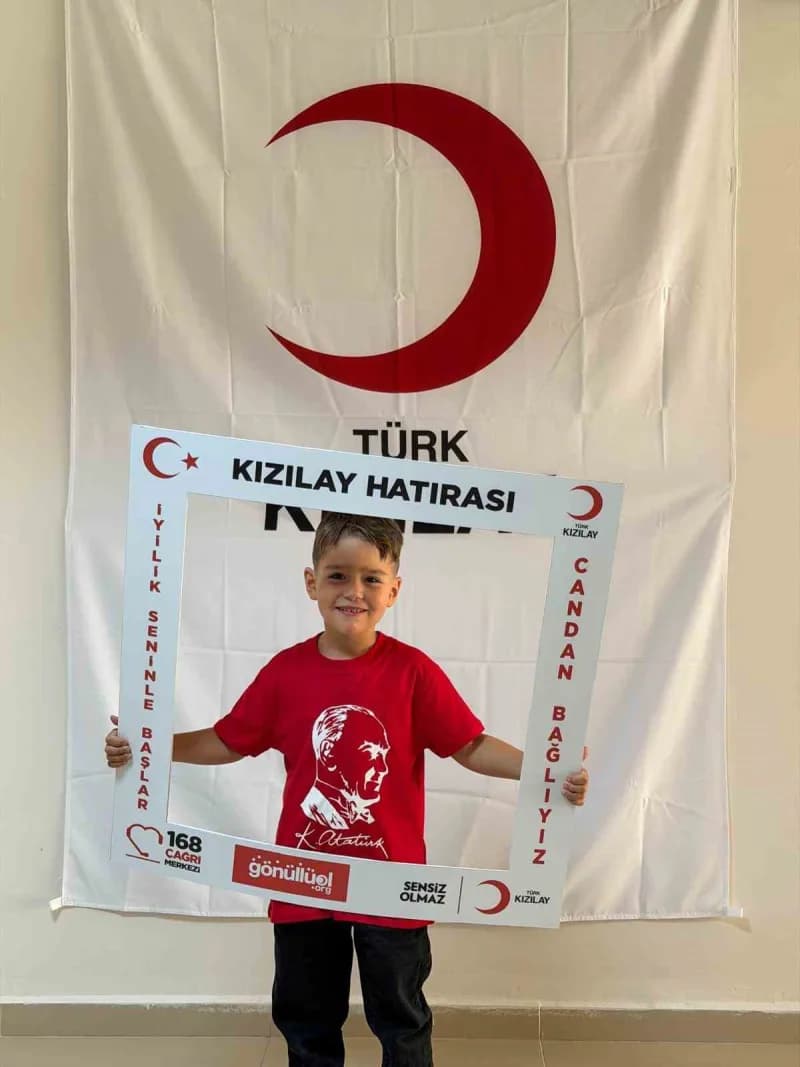 Tunceli'de düzenli Kan bağışında bulunan 20'nin üzerinde bağışçıya madalyaları takdim edildi.