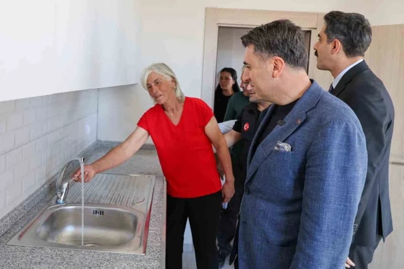 Tunceli’de yapımı tamamlanan 18 kırsal konutun anahtarları hak sahiplerine teslim edildi.