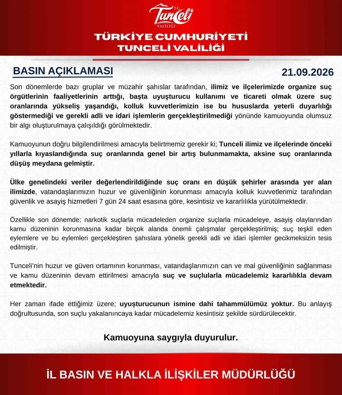 Tunceli Valiliği binası önünde güvenlik önlemleri ve polis araçları