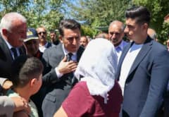 Tunceli Valisi Şefik Aygöl, köy ziyaretleri sırasında vatandaşlarla bir arada