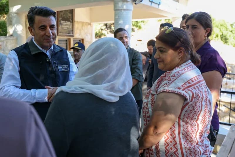 Tunceli Valisi ve Belediye Başkan Vekili Şefik Aygöl, köy ve mezra ziyaretlerini sürdürüyor.
