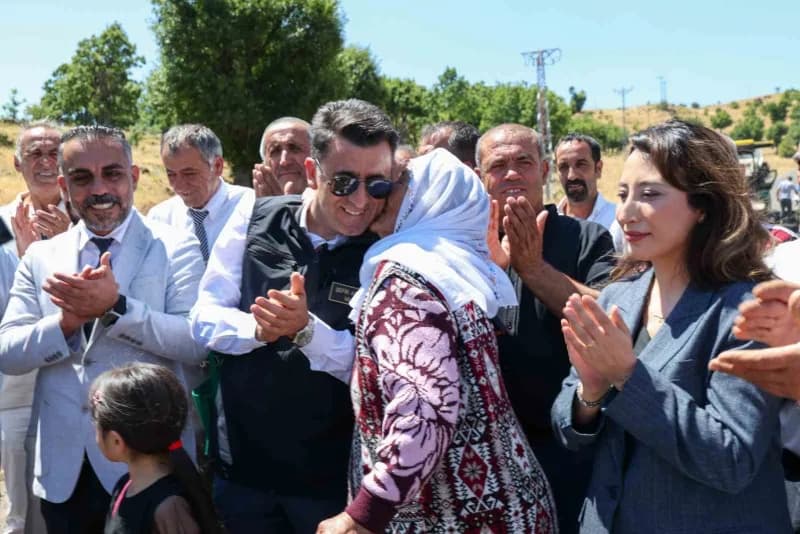 Tunceli Valisi ve Belediye Başkan Vekili Şefik Aygöl, köy ve mezra ziyaretlerini sürdürüyor.