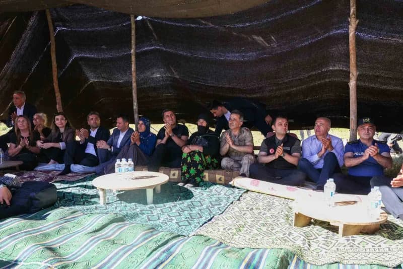 Tunceli Valisi ve Belediye Başkan Vekili Şefik Aygöl, köy ve mezra ziyaretlerini sürdürüyor.