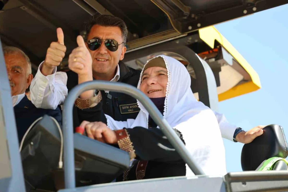 Tunceli Valisi ve Belediye Başkan Vekili Şefik Aygöl, köy ve mezra ziyaretlerini sürdürüyor.