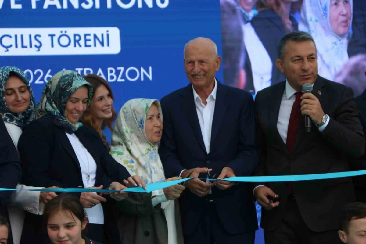 Trabzon’da iş insanı Hacı Turgut Aydın’ın destekleriyle yapımı tamamlanan Eğitim kurumları düzenlenen törenle hizmete aç