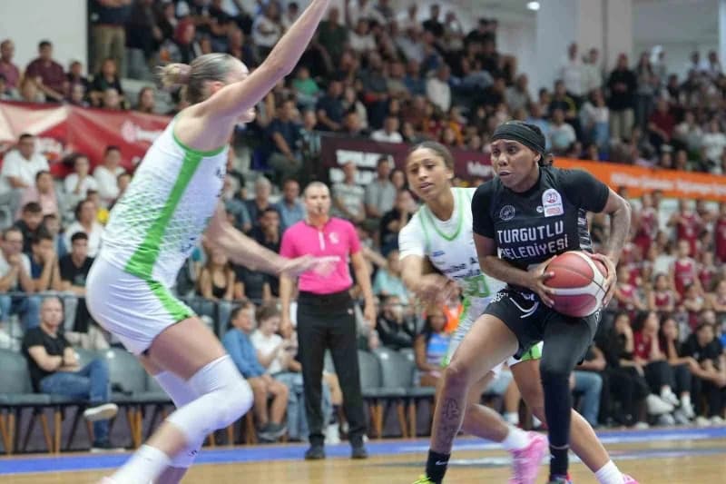 Turgutlu Belediyesi Kadın Basketbol Takımının Halkbank Kadınlar Basketbol Süper Ligi’ndeki ilk karşılaşmasında siyah kar