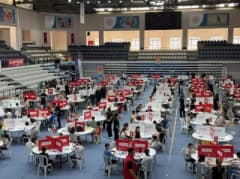 Turgutlu Yıldırım Beyazıt Spor Salonu’nda Deneyap Türkiye uygulama sınavına katılan öğrenciler sınavda yeteneklerini ser