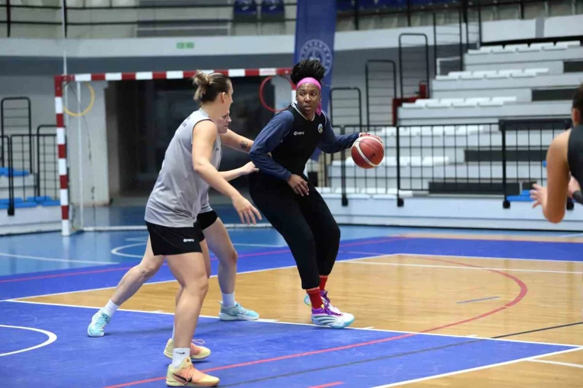 Turgutlu Belediyesi Kadın Basketbol Takımı, tarihi ilk Süper Lig maçında sahasında Nesibe Aydın Spor Kulübü’nü konuk ede