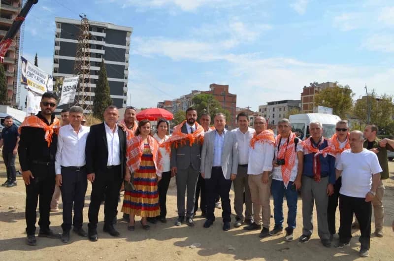 Manisa’nın Turgutlu ilçesinde Turgutlu Selendililer Derneği tarafından bu yıl 4’üncüsü düzenlenen Keşkek ve Cirit Şenliğ