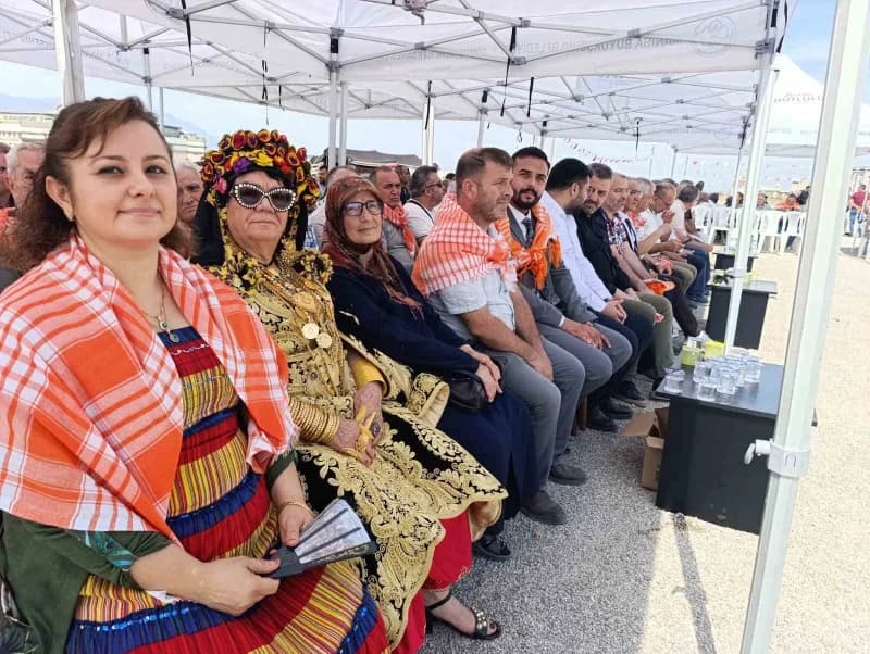 Manisa’nın Turgutlu ilçesinde Turgutlu Selendililer Derneği tarafından bu yıl 4’üncüsü düzenlenen Keşkek ve Cirit Şenliğ