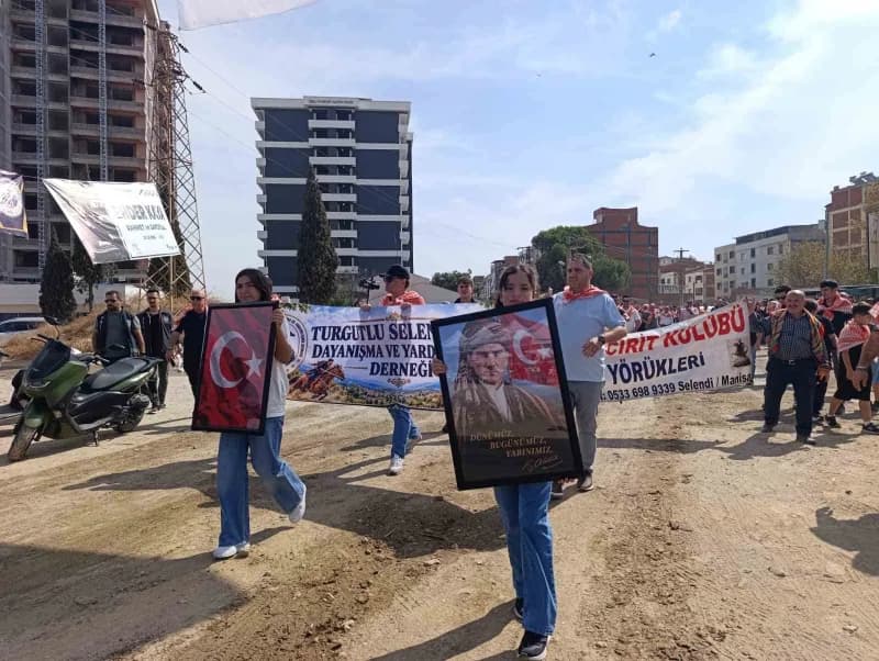 Manisa’nın Turgutlu ilçesinde Turgutlu Selendililer Derneği tarafından bu yıl 4’üncüsü düzenlenen Keşkek ve Cirit Şenliğ